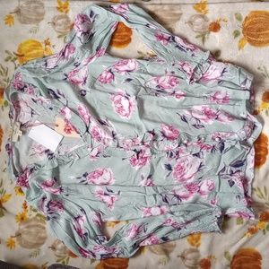 Women's M Boutique Floral Top